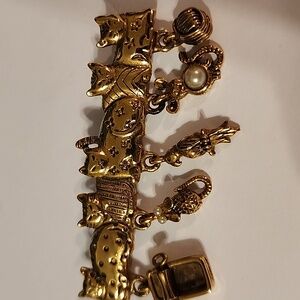 Cat Pin/brooche 5 Cats w/ Sardines,mouse,bird,rat Yarn2.75" Long, Gold Color